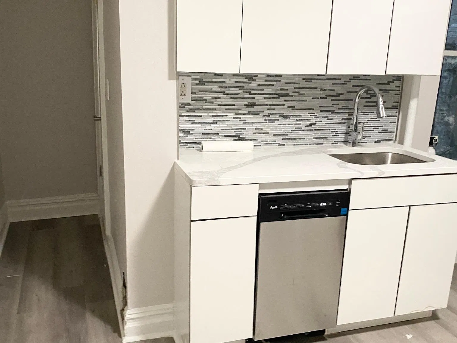 1 bed, $1,975 — Photo 3