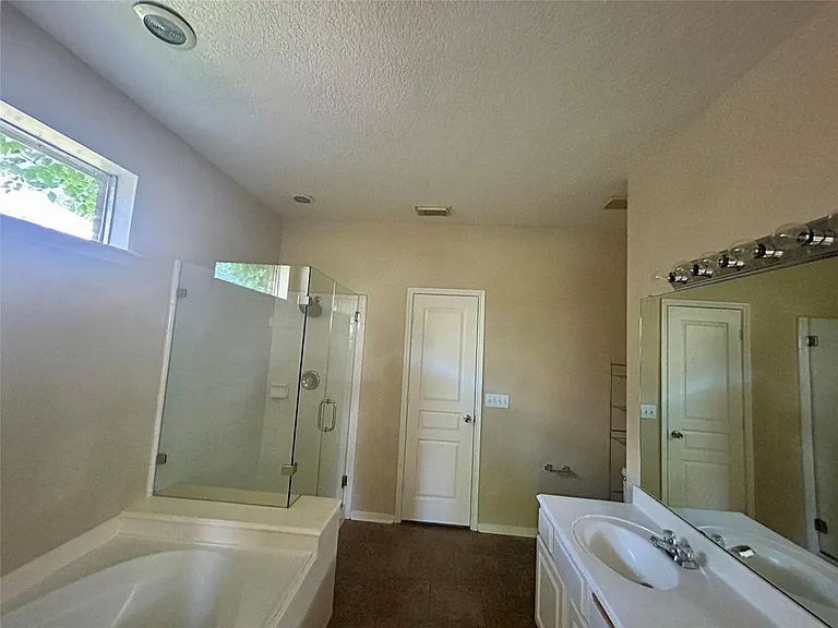23 Tivoli Garden Ct — Photo 15