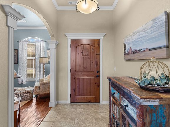 4th image of 703 SW Barn Valley Rd