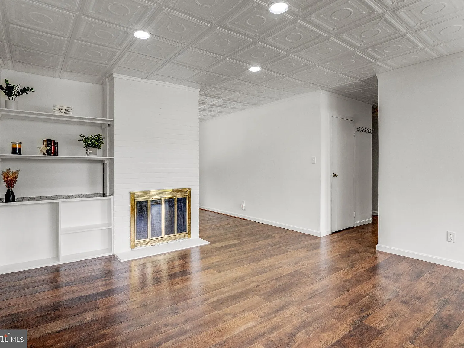 3 bed, 1.5 bath, 1204 sqft, $3,050 — Photo 3