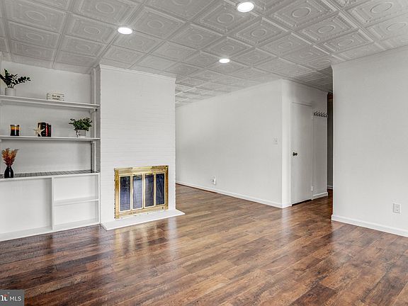 3rd image of 6323 Howe Pl