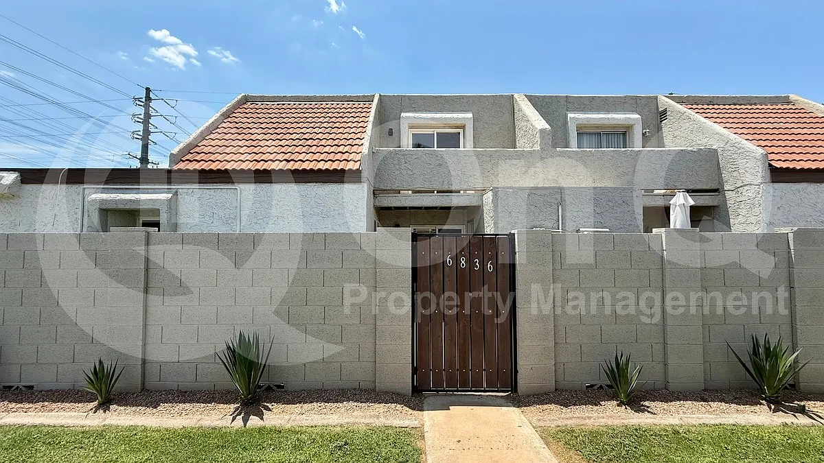 3 bed, 2.0 bath, 1035 sqft, $1,599 — Photo 4