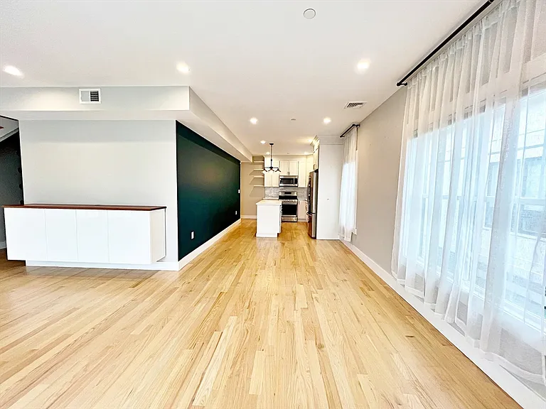 186 Havre St #8 — Photo 6