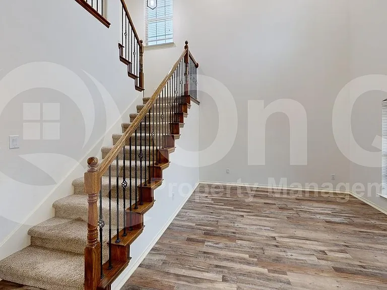 501 Lipizzan Ln — Photo 10