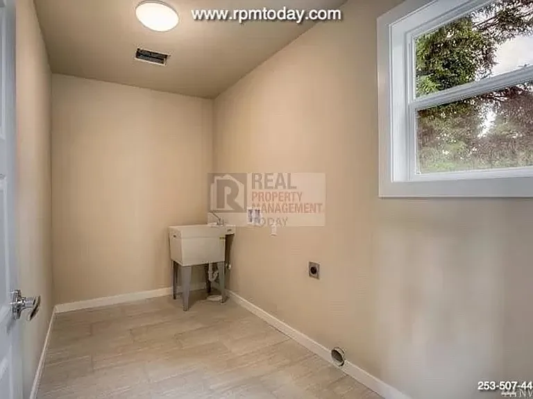 2310 Orchard St W — Photo 6