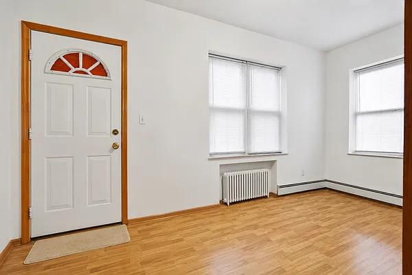 Living room, photo 1