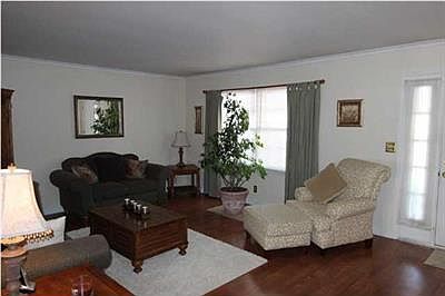 4th image of 7322 Greenbriar Dr