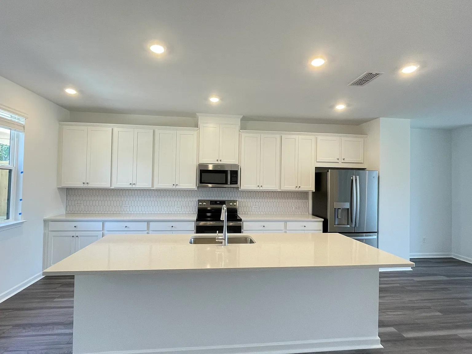 4 bed, 2359 sqft, $2,950 — Photo 4