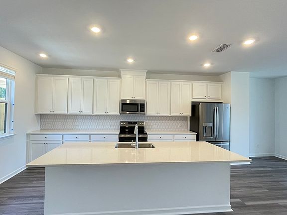 4th image of 610 Alder Creek Way