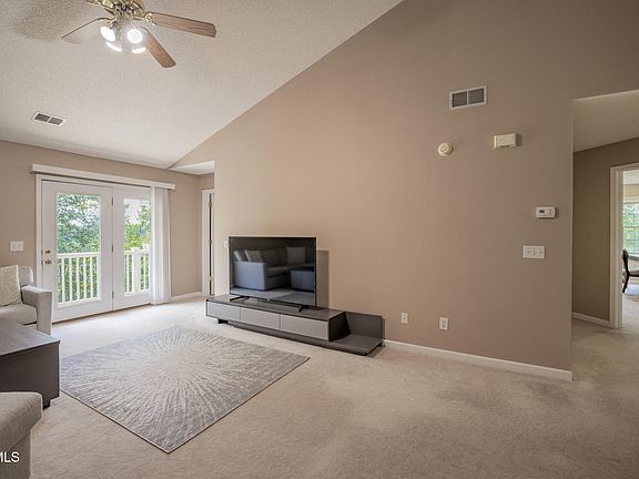 5th image of 106 Gables Pl #106