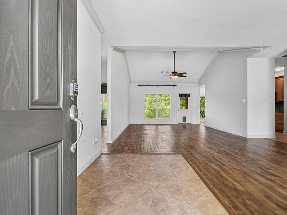 5th image of 312 Willow Bend Cir
