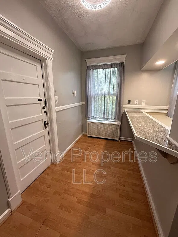 1 bed, 1.0 bath, $1,350 — Photo 4
