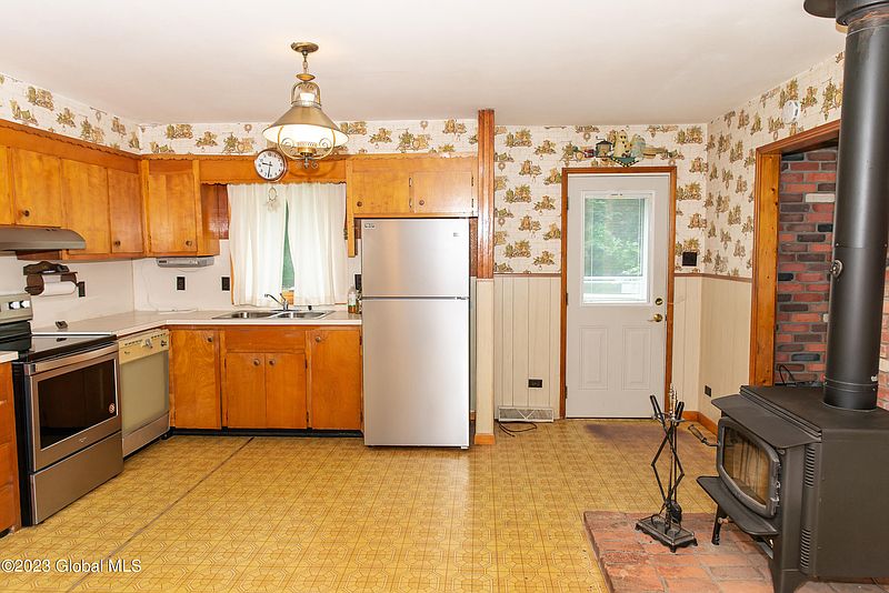 2nd image of 2817 W Glenville Road
