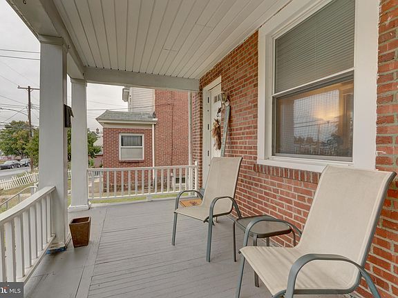 3rd image of 325 W Wood St