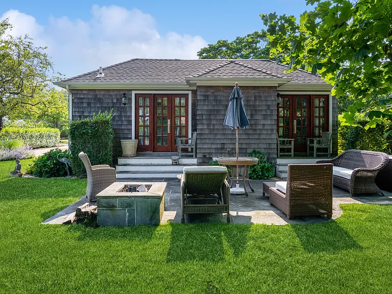 56 Lamb Ave — Photo 9