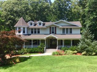 36 Fox Hunt Lane, Cold Spring Harbor, NY 11724