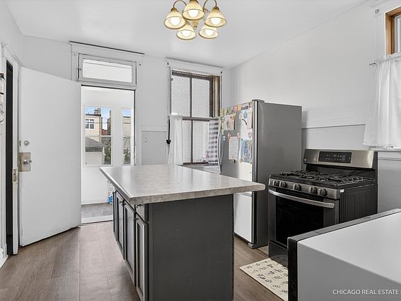 4th image of 1011 N Menard Ave