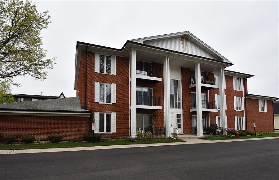 1st image of 5721 Circle Dr #5E