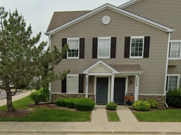 2207 Silverstone Dr #2207, Carpentersville, IL 60110
