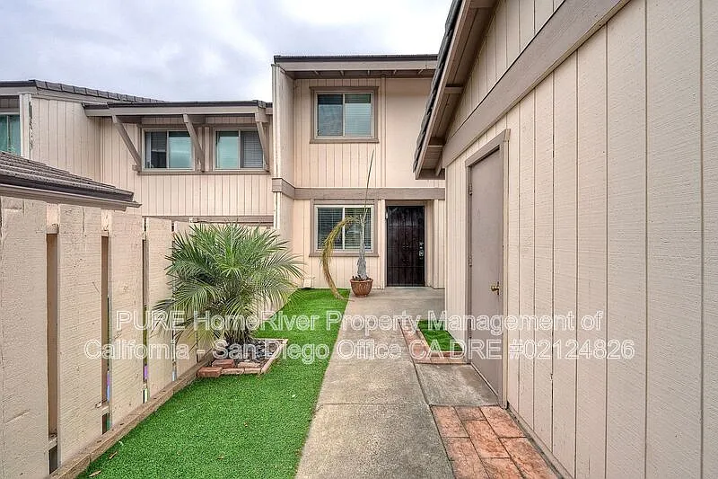 3 bed, 2.5 bath, 1355 sqft, $3,795 — Photo 3