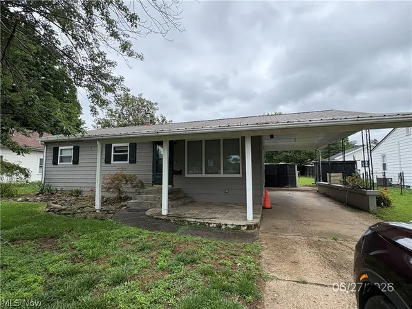1105 Henry St, Ravenswood, WV 26164