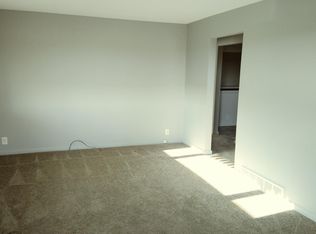 2720 S Avion Dr, Peoria, IL 61607