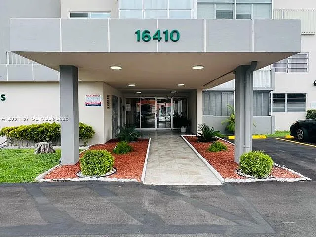 16410 Miami Dr #209 — Photo 34