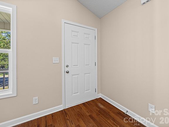 3rd image of 172 Pheasant Ridge Cir