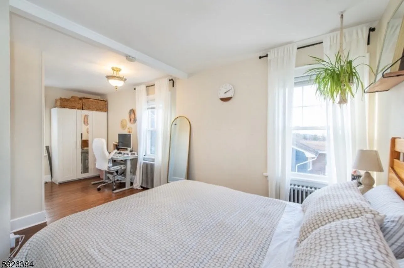1 bed, 900 sqft, $1,900 — Photo 4