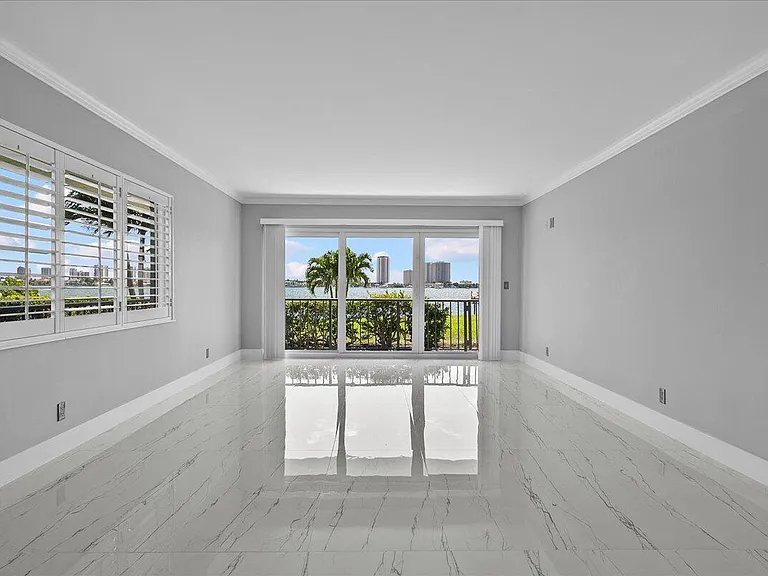 3040 Lake Shore Dr #101 — Photo 11