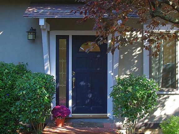 3rd image of 806 Denise Ct