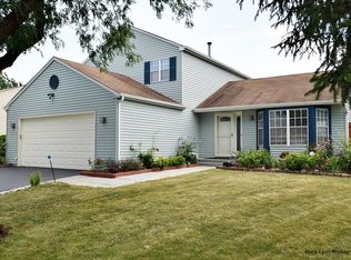 945 Oakland Ln, Aurora, IL 60504