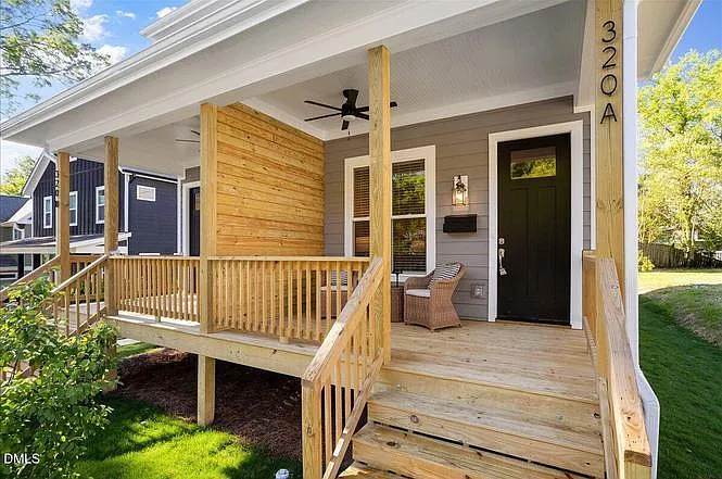 2 bed, 1.5 bath, 923 sqft, $1,975 — Photo 2