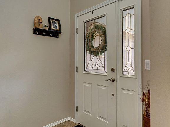 3rd image of 304 Greenbriar Ct