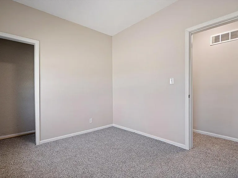 914 S Adams St — Photo 17
