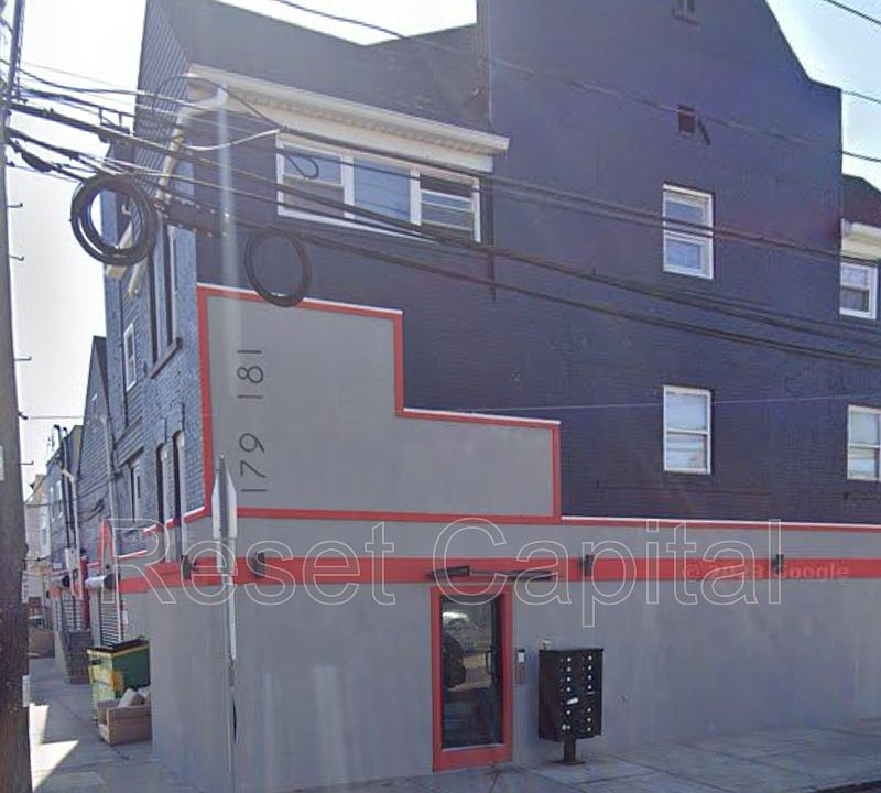 Building Photo 4
