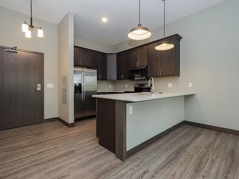 Depot Building D Luxury Rentals — Photo 18