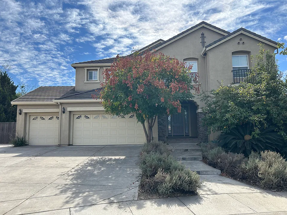 2256 Plumeria Pl