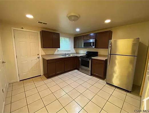 3 bed, 1150 sqft, $1,100 — Photo 2