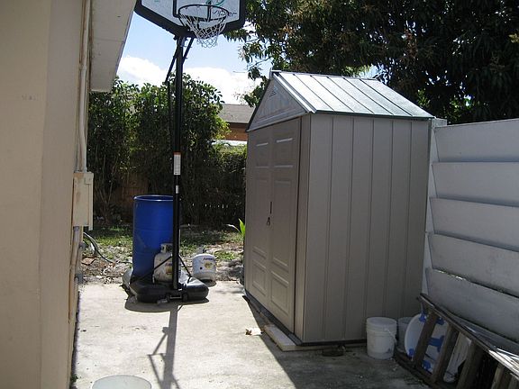 5th image of 1424 NW 13th Ct