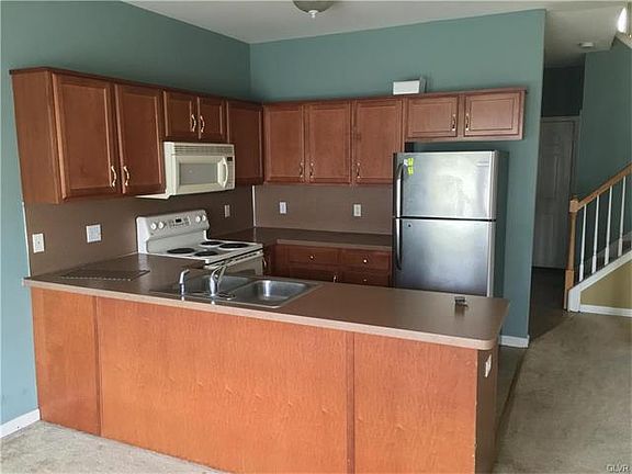 4th image of 211 Kathryn St
