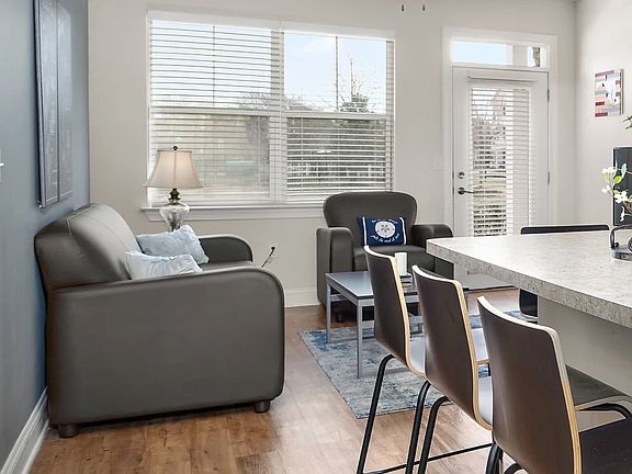 3rd image of 1325 Treetop Dr #306