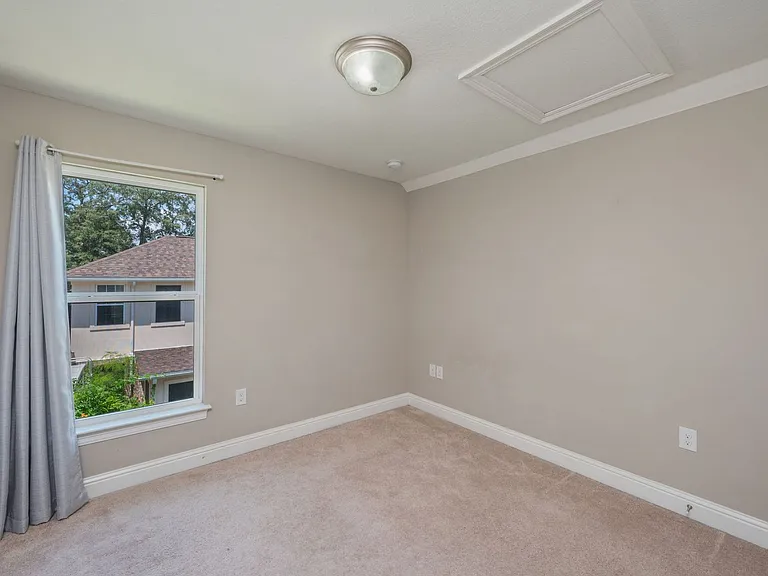 401 King St — Photo 33