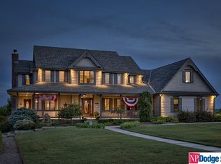 18725 Northern Hills Dr, Bennington, NE 68007