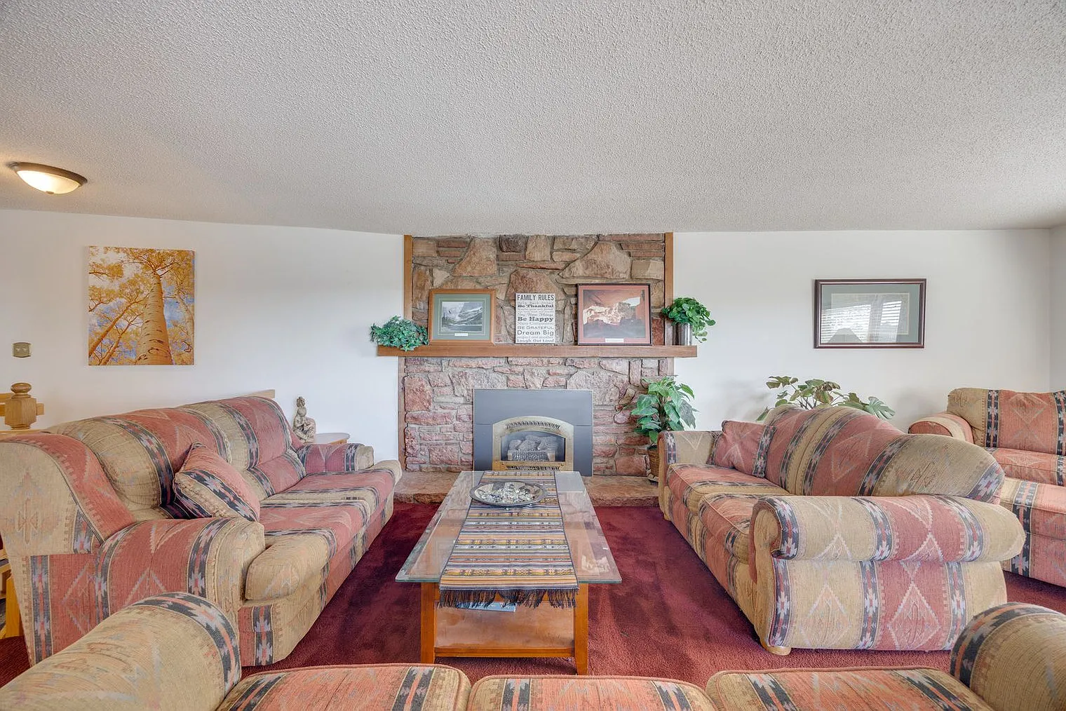 5 bed, 3.0 bath, 4273 sqft, $5,547 — Photo 4
