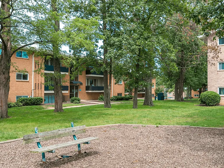 Laurel Pines — Photo 14