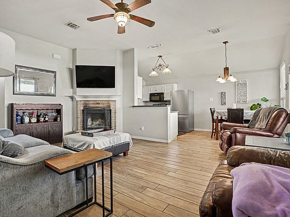 2nd image of 1525 Sams Cir