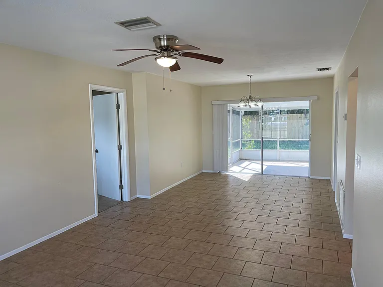 4001 Sandpointe Dr — Photo 4