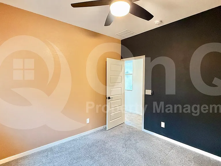 2906 E Russell St — Photo 13