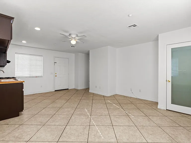5157 Magnolia Ave — Photo 7